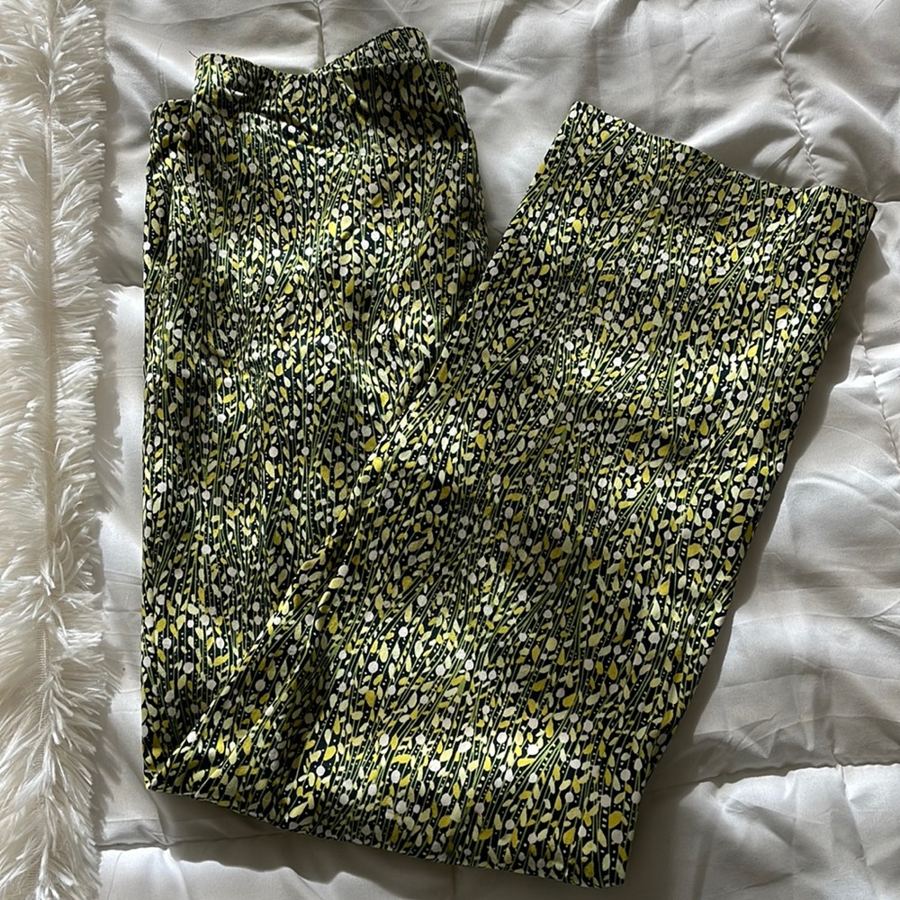 Straight legged pattered pant